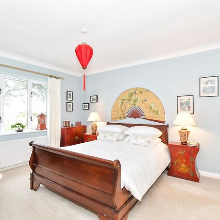 Stay At 'The Elms' In Tranquil Church Norton, Selsey - Ground Floor Bedroom, Own Private Bathroom, Quiet Beach, 2 Acre Garden By The Sea, On Edge Of Wildlife Nature Reserve المظهر الخارجي الصورة
