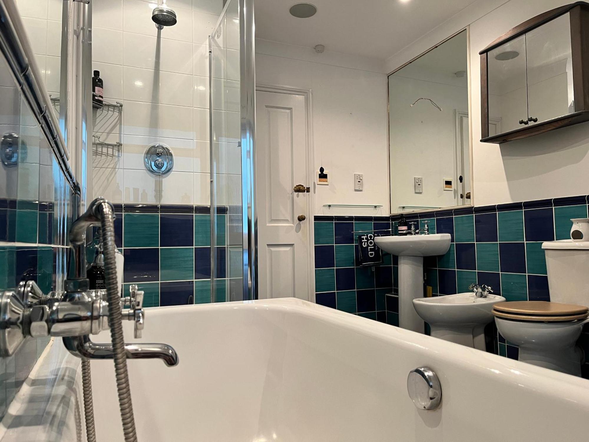 Stay At 'The Elms' In Tranquil Church Norton, Selsey - Ground Floor Bedroom, Own Private Bathroom, Quiet Beach, 2 Acre Garden By The Sea, On Edge Of Wildlife Nature Reserve المظهر الخارجي الصورة