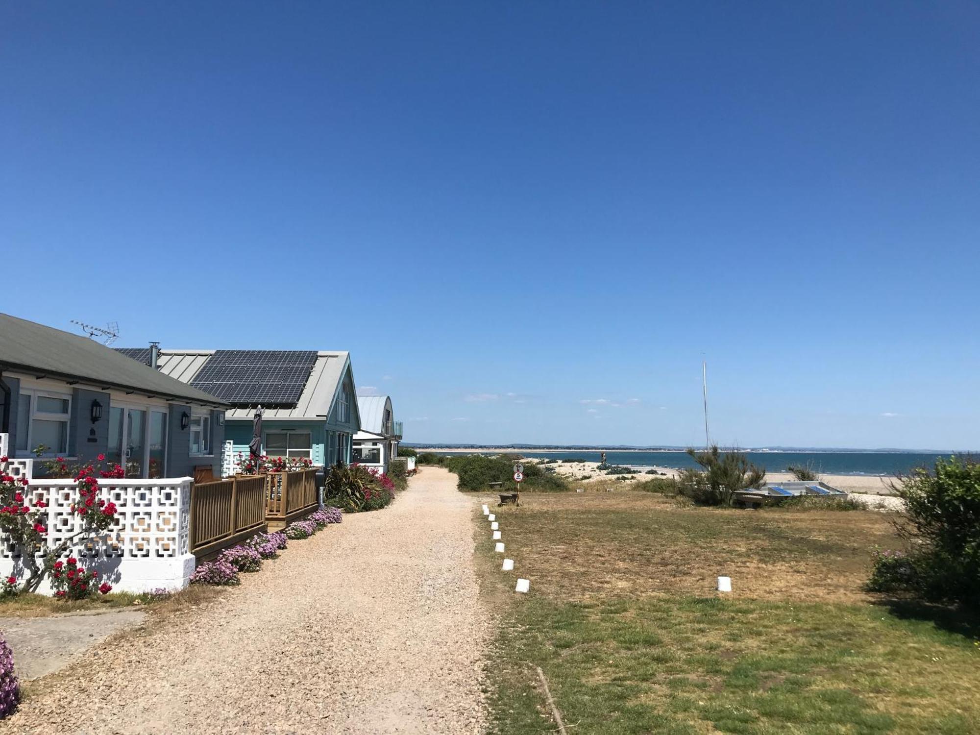 Stay At 'The Elms' In Tranquil Church Norton, Selsey - Ground Floor Bedroom, Own Private Bathroom, Quiet Beach, 2 Acre Garden By The Sea, On Edge Of Wildlife Nature Reserve المظهر الخارجي الصورة