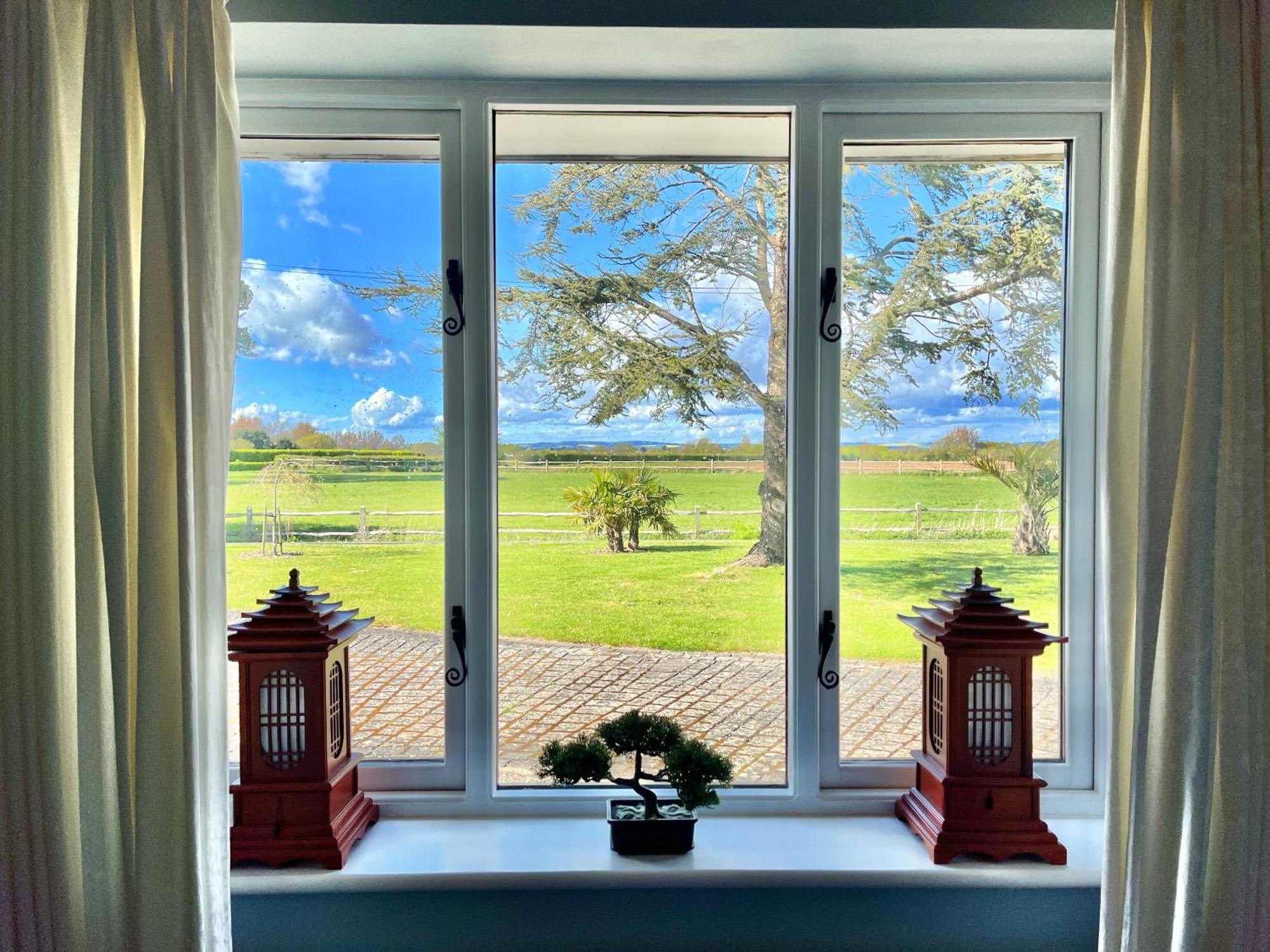 Stay At 'The Elms' In Tranquil Church Norton, Selsey - Ground Floor Bedroom, Own Private Bathroom, Quiet Beach, 2 Acre Garden By The Sea, On Edge Of Wildlife Nature Reserve المظهر الخارجي الصورة