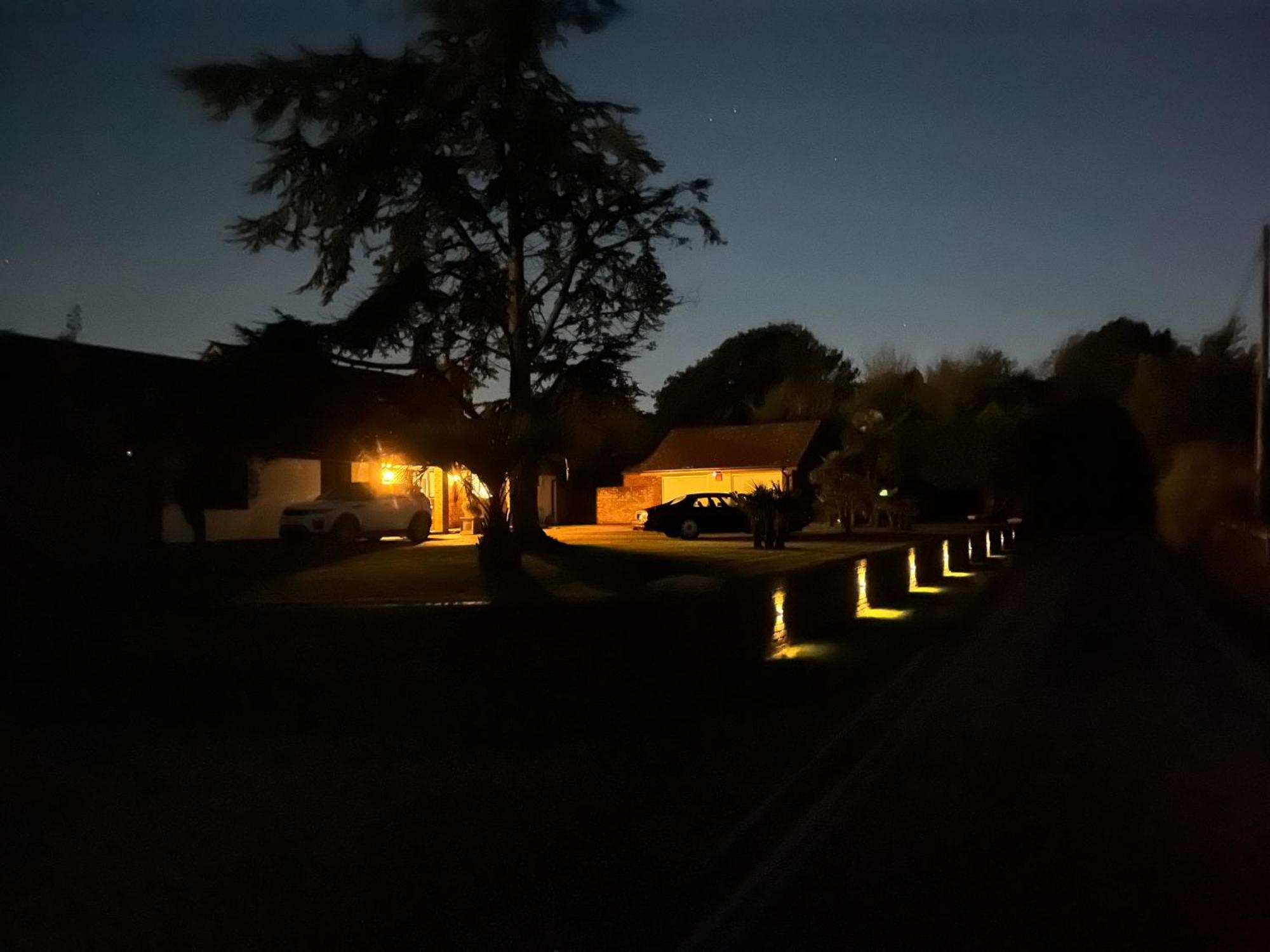 Stay At 'The Elms' In Tranquil Church Norton, Selsey - Ground Floor Bedroom, Own Private Bathroom, Quiet Beach, 2 Acre Garden By The Sea, On Edge Of Wildlife Nature Reserve المظهر الخارجي الصورة