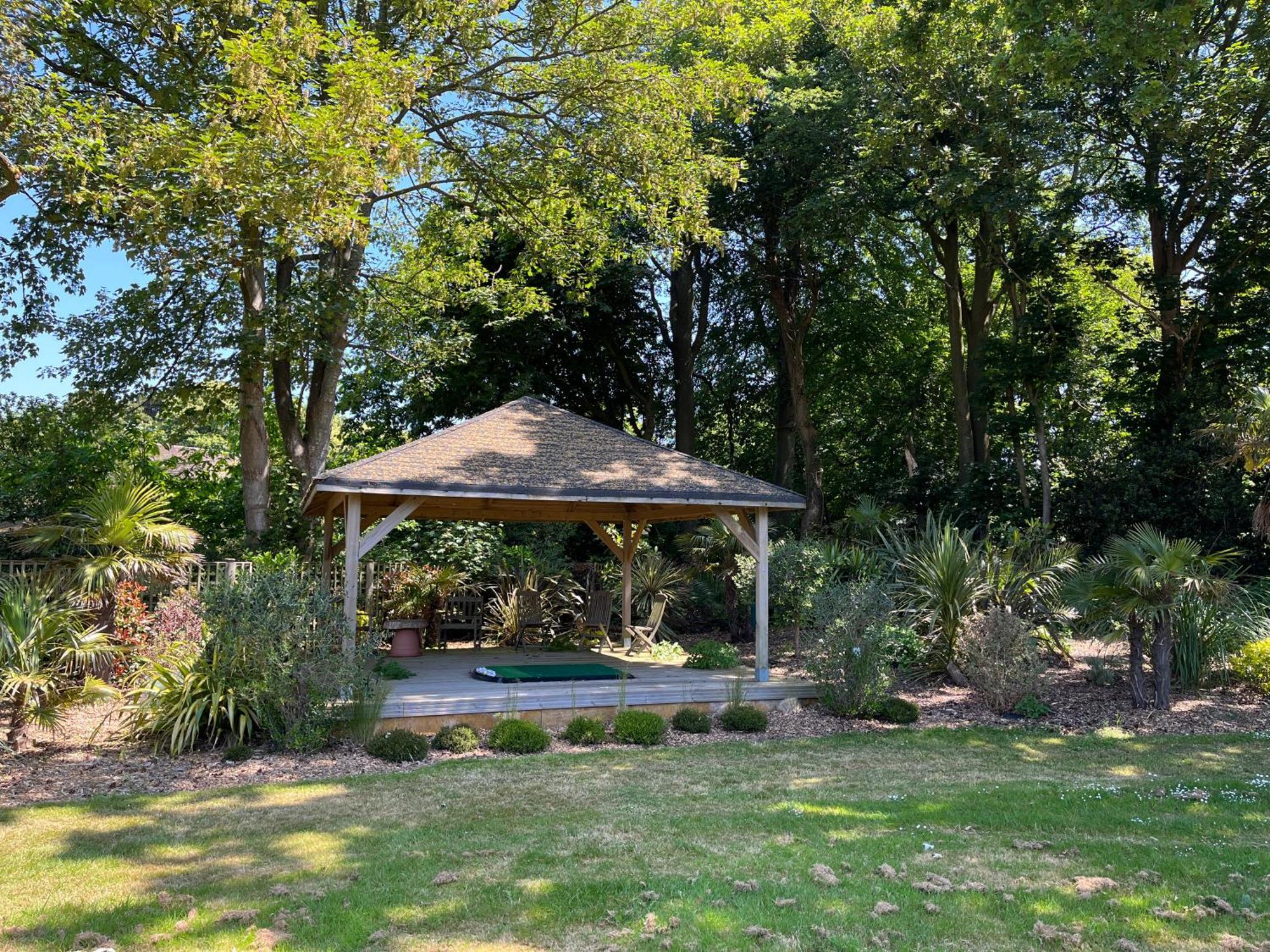 Stay At 'The Elms' In Tranquil Church Norton, Selsey - Ground Floor Bedroom, Own Private Bathroom, Quiet Beach, 2 Acre Garden By The Sea, On Edge Of Wildlife Nature Reserve المظهر الخارجي الصورة